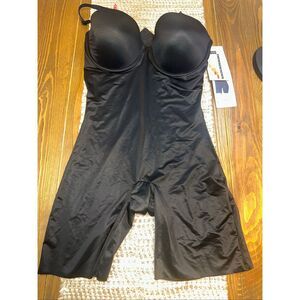 SPANX Assets Red Hot Label Women's Strapless Cupped Bodysuit, Large, Very Black